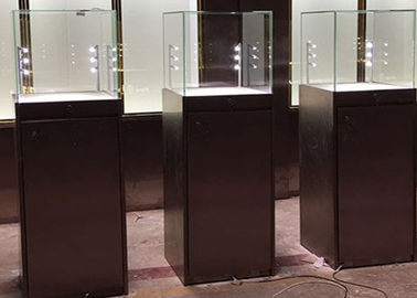 Display case in vetro semplici e moderni in colore nero opaco Plinth dimensione 450X450X1350MM