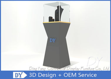Nave di progettazione 3D gratuita con vetrina di gioielli preassemblati