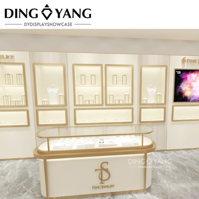 Disegno di showroom per gioielli di diamanti Combinazione di praticità e bellezza