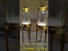 Combina la bellezza della trama e dell'artigianato alla vetrina dei gioielli