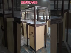 Le vetrine di gioielleria non sono solo una piattaforma per la presentazione dei prodotti, ma anche un amplificatore dell'immagine del marchio